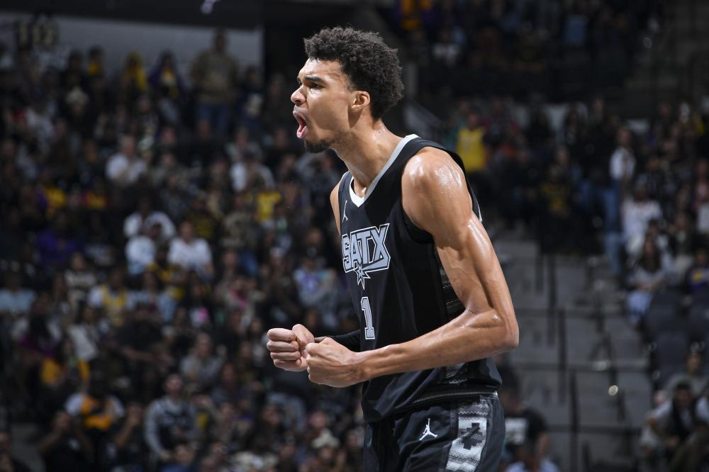 叶品秀与众 叶品秀与众