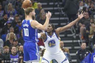 的表现备受 的表现备受