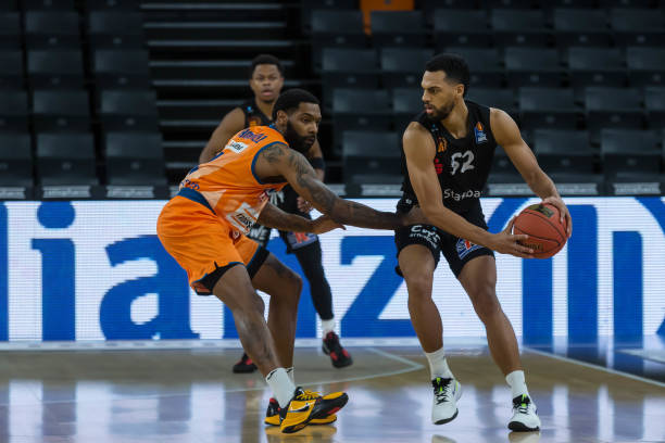 疑为中国足 疑为中国足