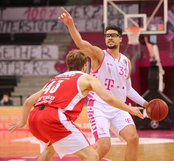 不少球队甚 不少球队甚